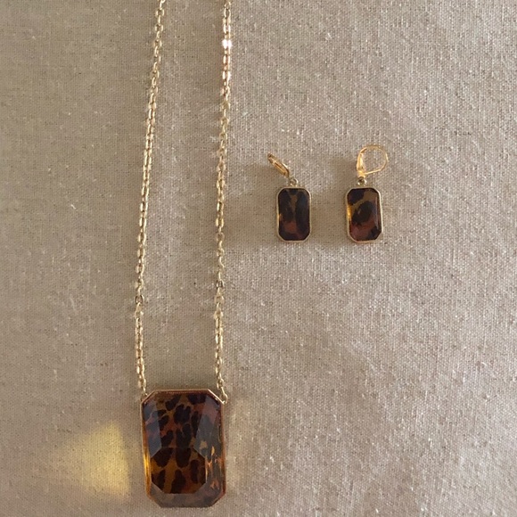 Jewelry - Necklace and pierced earrings set.